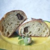 【ル・プチメック】渋皮付き栗と柚子のパン：柚子の香りいっぱいのもっちりパンに栗が